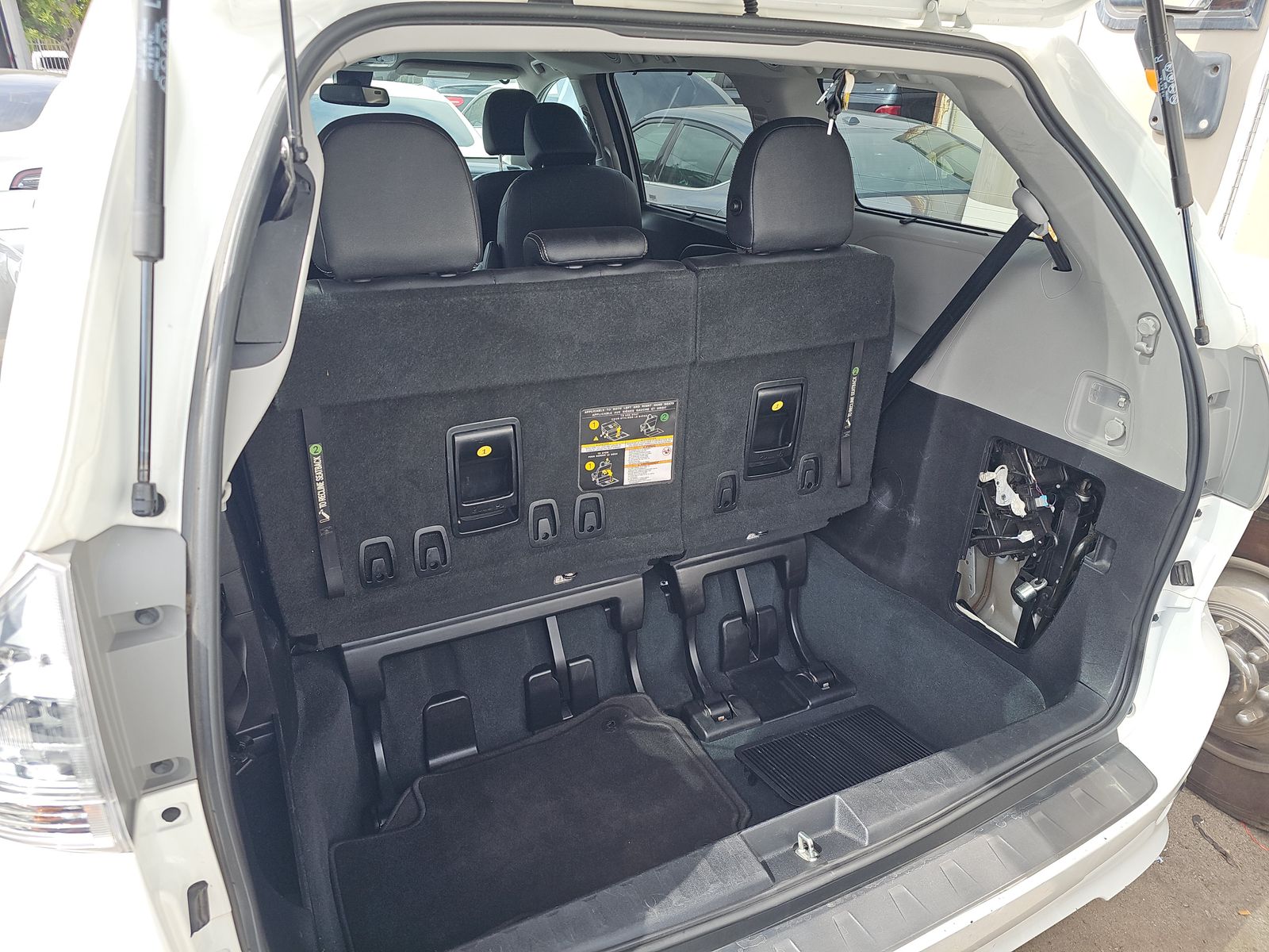 2020 Toyota Sienna SE FWD
