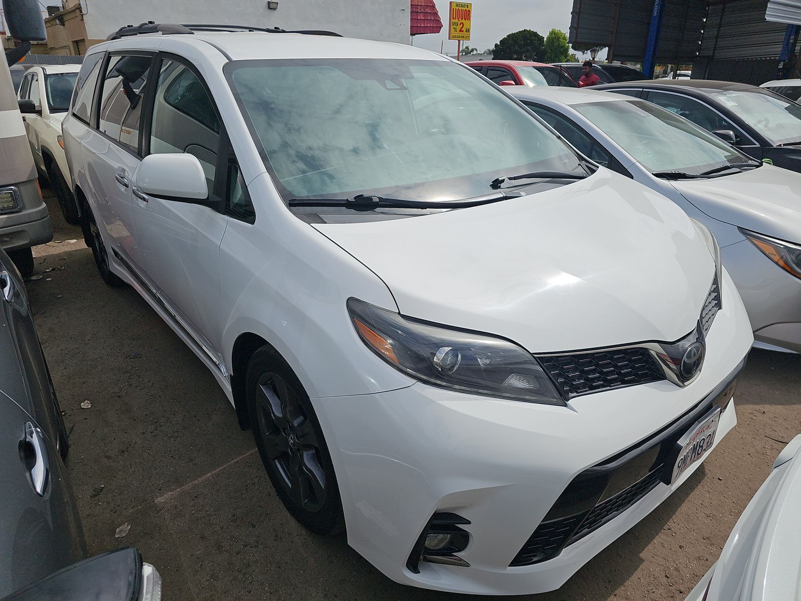2020 Toyota Sienna SE FWD