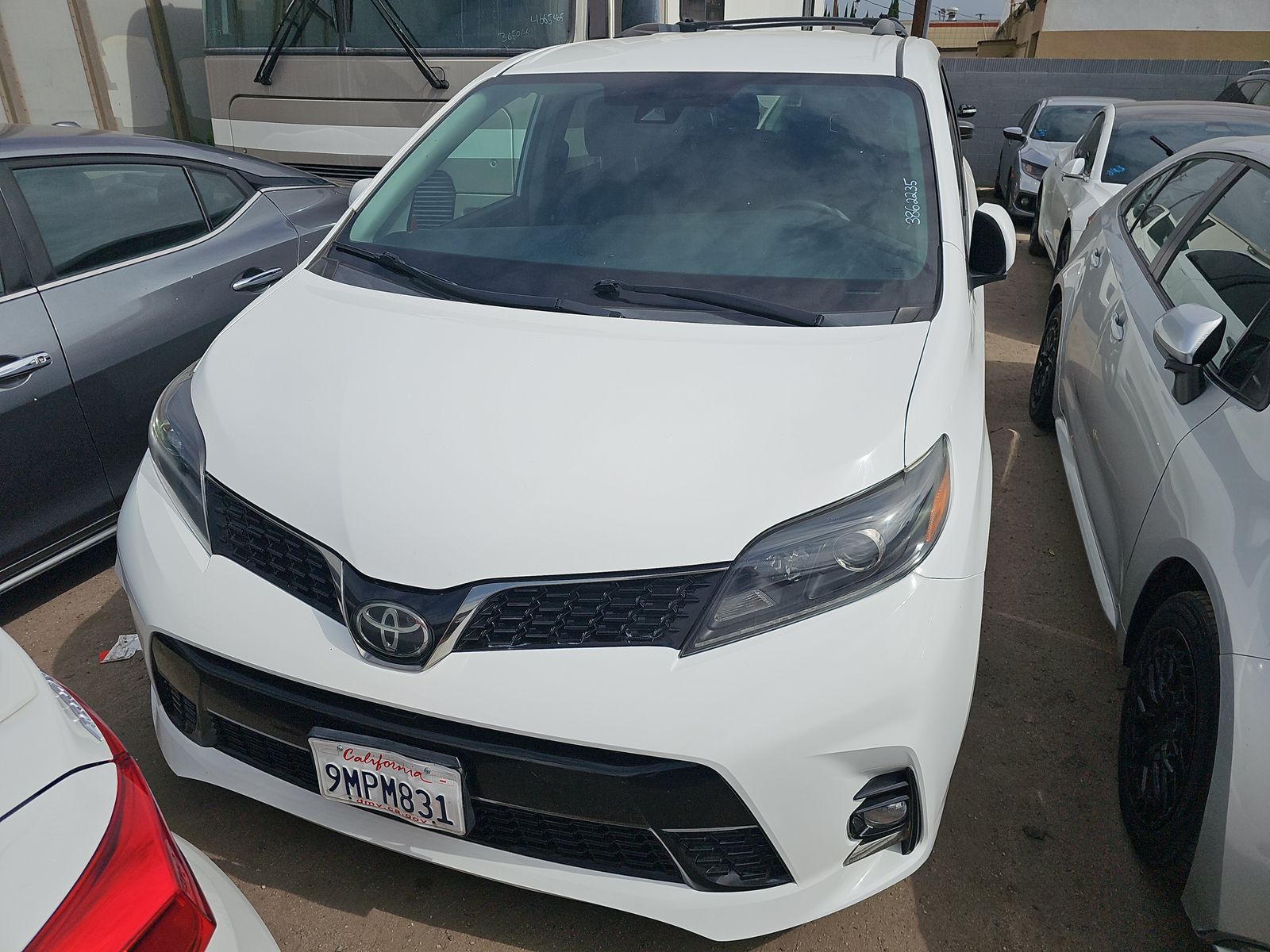 2020 Toyota Sienna SE FWD