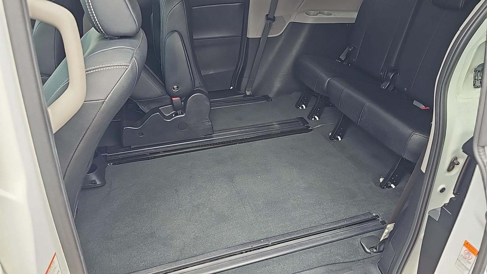 2020 Toyota Sienna SE FWD
