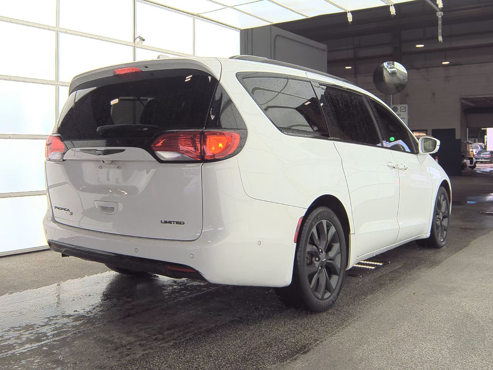2019 Chrysler Pacifica Limited FWD