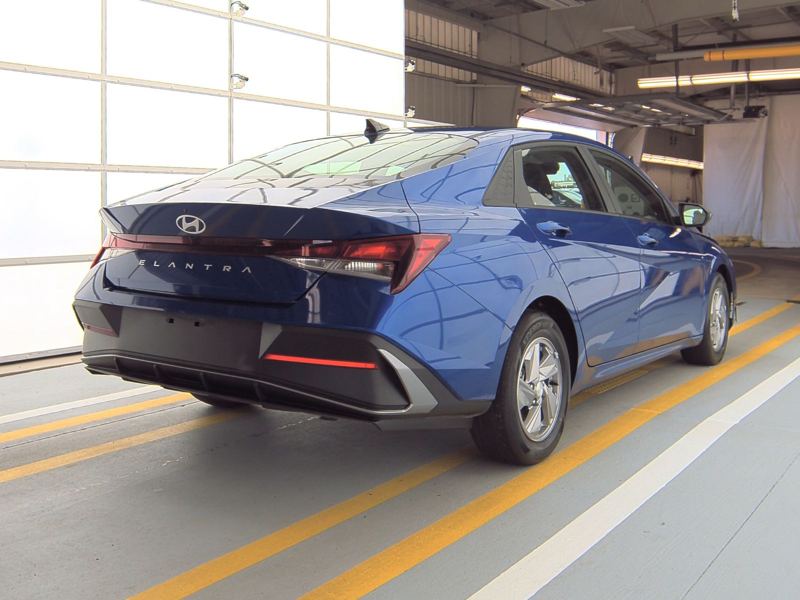 2025 Hyundai Elantra SE FWD