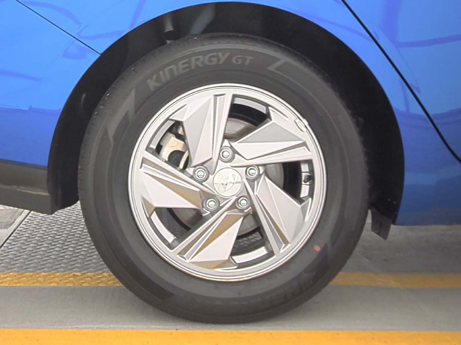 2025 Hyundai Elantra SE FWD