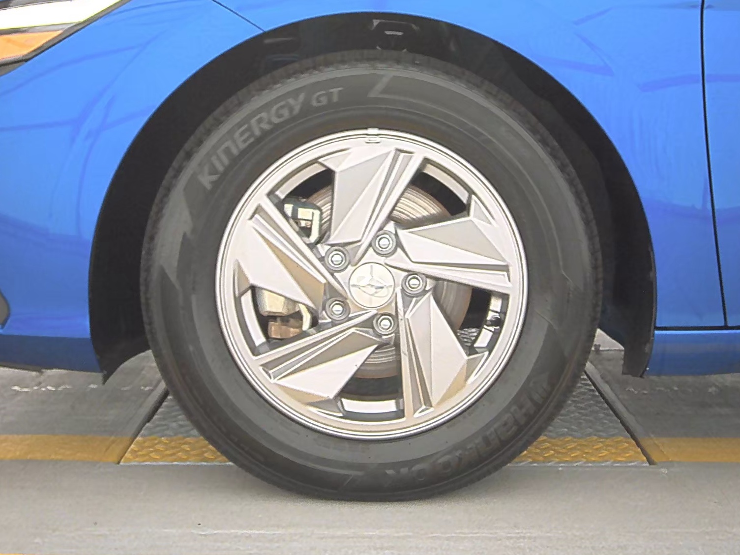 2025 Hyundai Elantra SE FWD