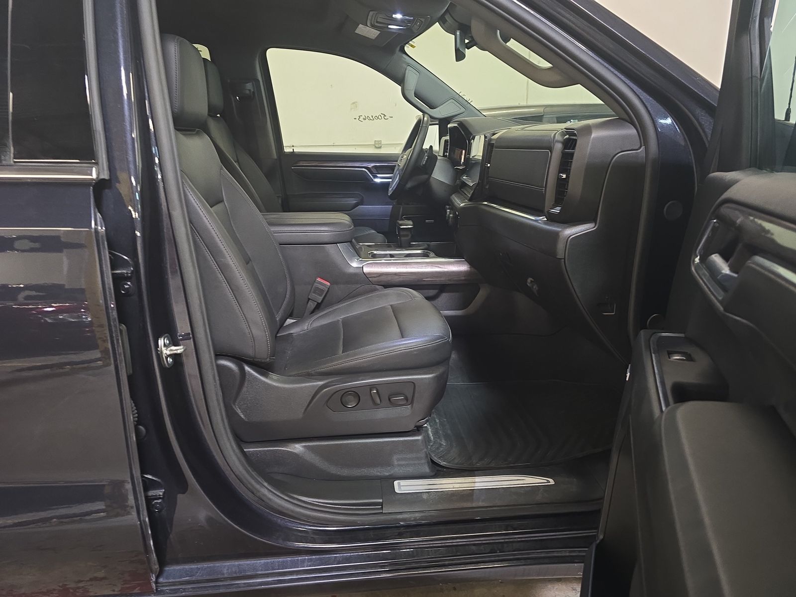 2024 Chevrolet Silverado 1500 LTZ AWD
