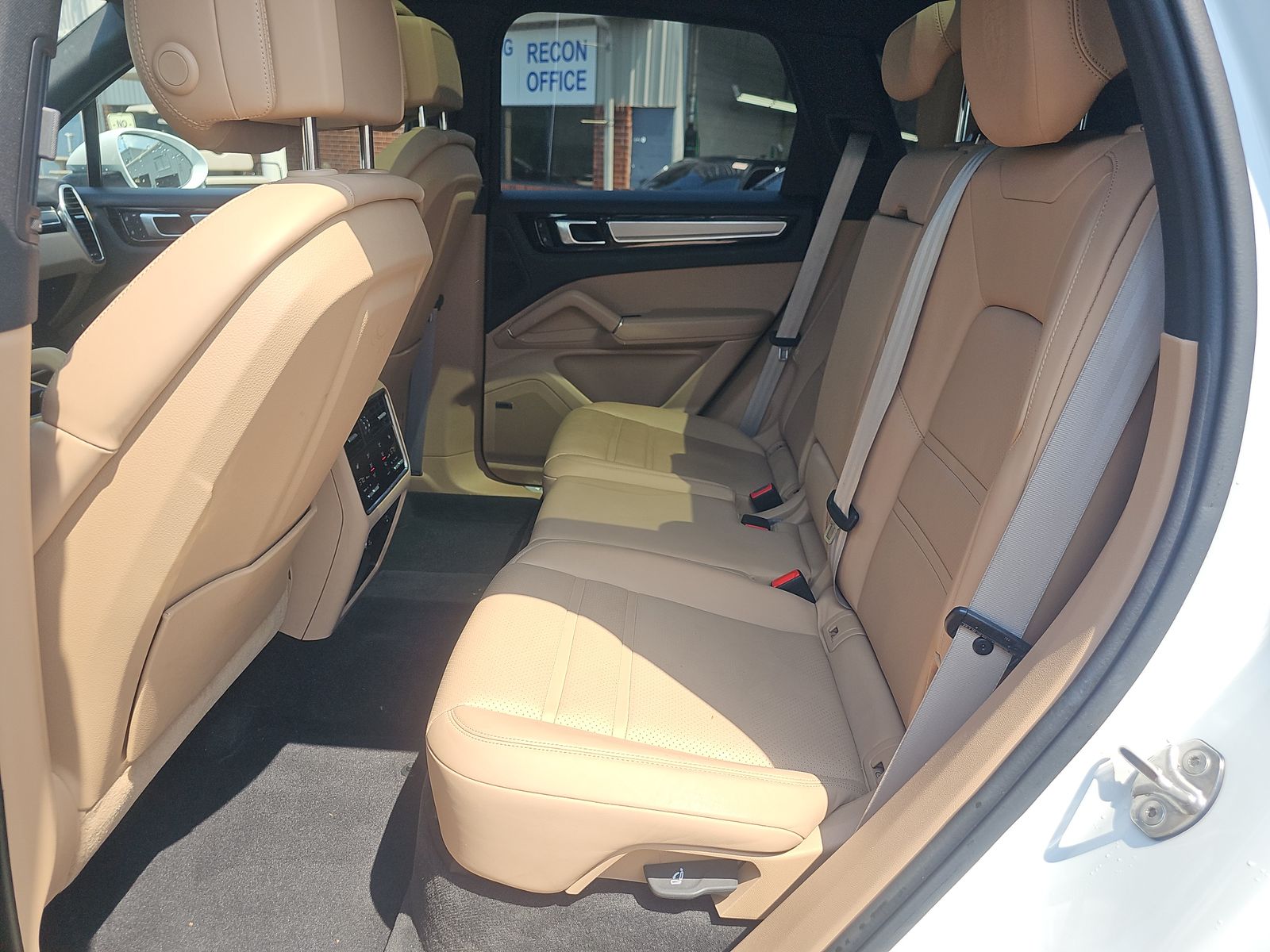 2022 Porsche Cayenne Platinum Edition AWD