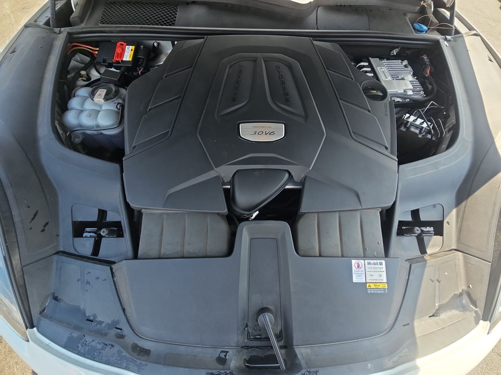 2022 Porsche Cayenne Platinum Edition AWD