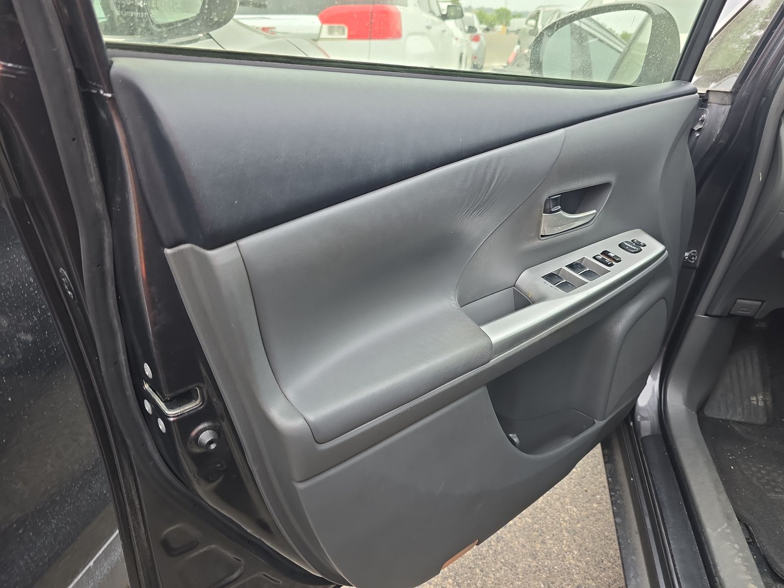 2013 Toyota Prius v Five FWD