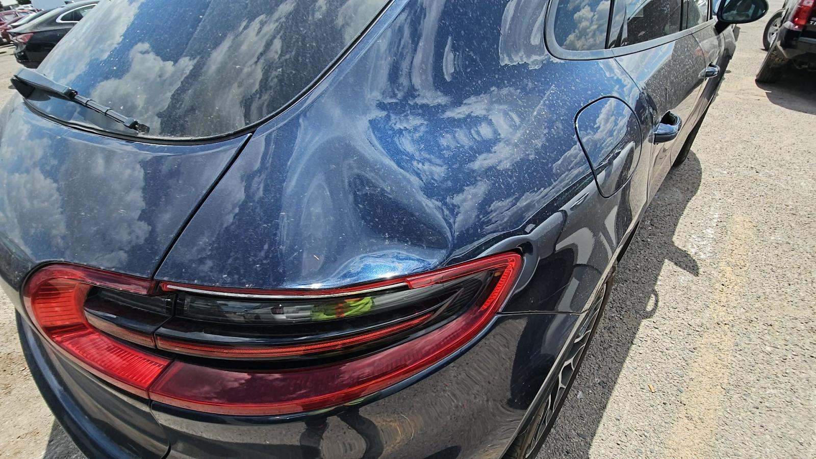 2018 Porsche Macan Base AWD