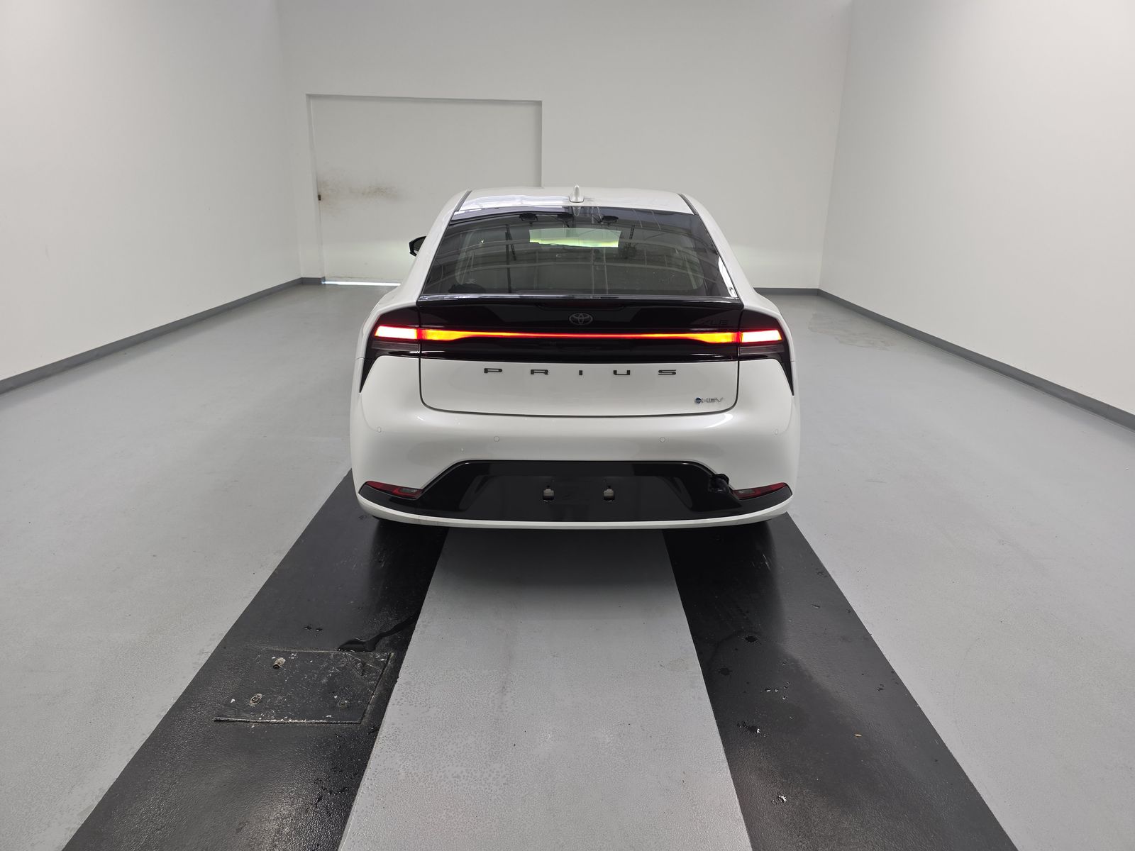 2025 Toyota Prius XLE FWD