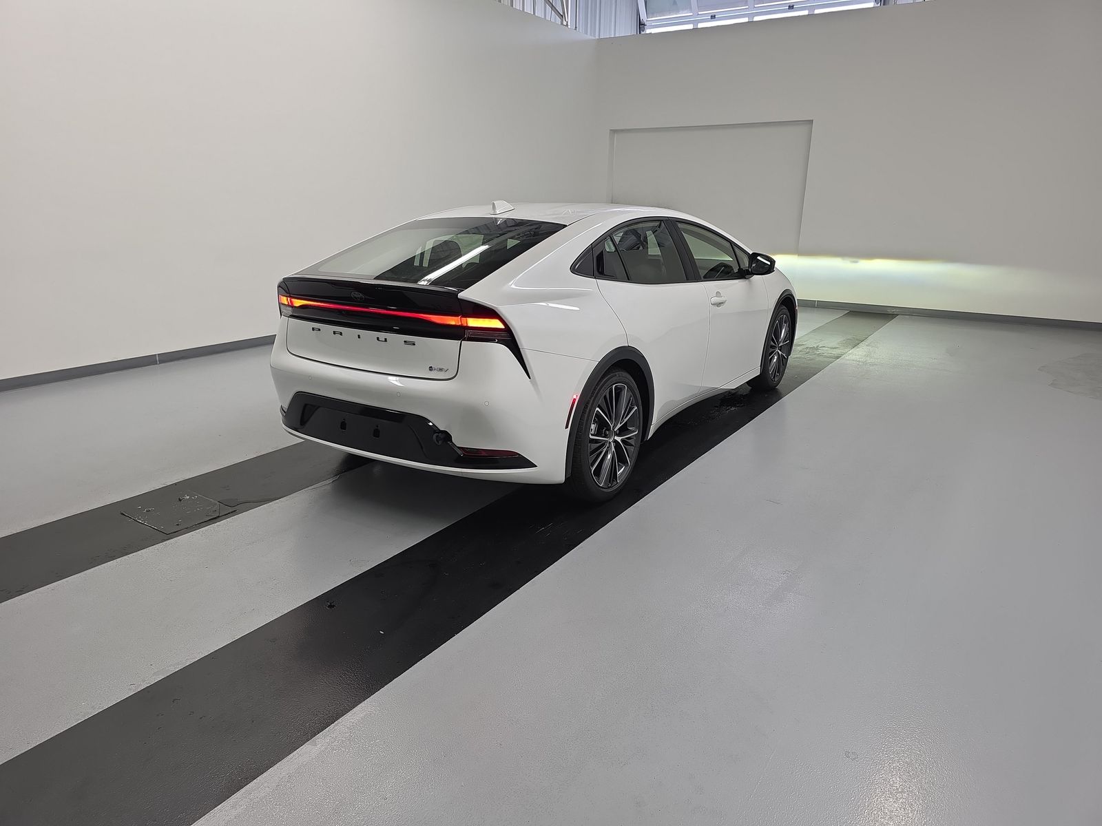 2025 Toyota Prius XLE FWD