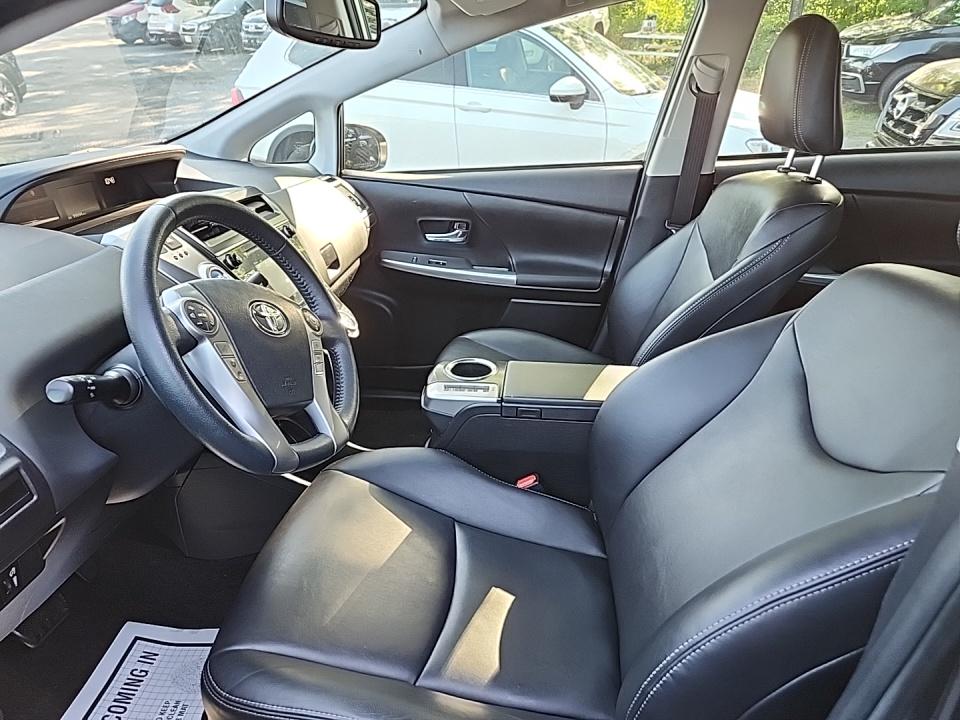 2017 Toyota Prius v Four FWD