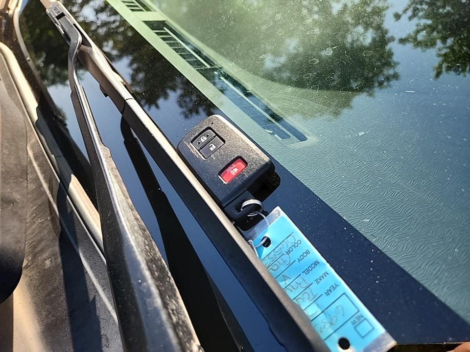 2017 Toyota Prius v Four FWD