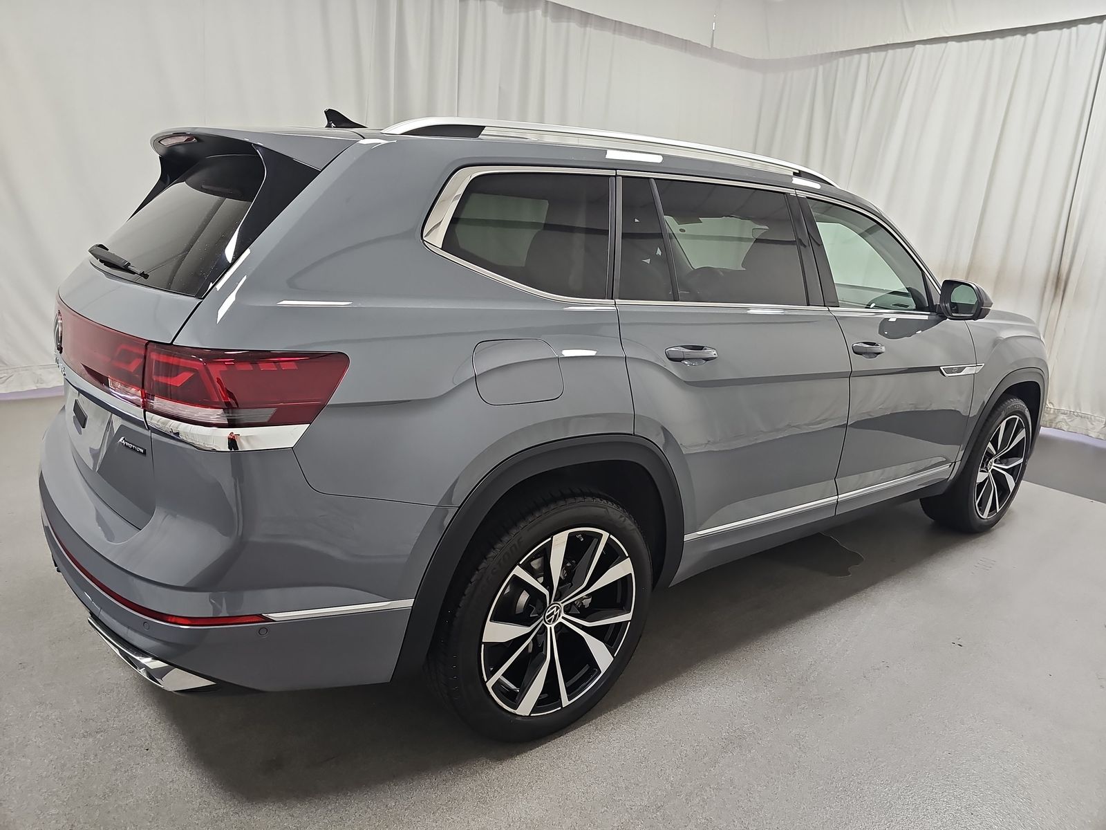 2025 Volkswagen Atlas 2.0T SEL Premium R-Line AWD