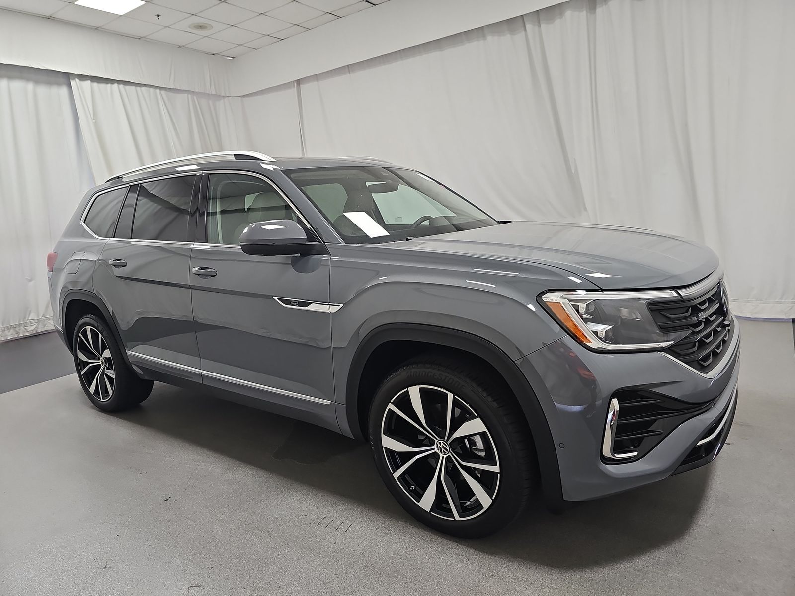 2025 Volkswagen Atlas 2.0T SEL Premium R-Line AWD