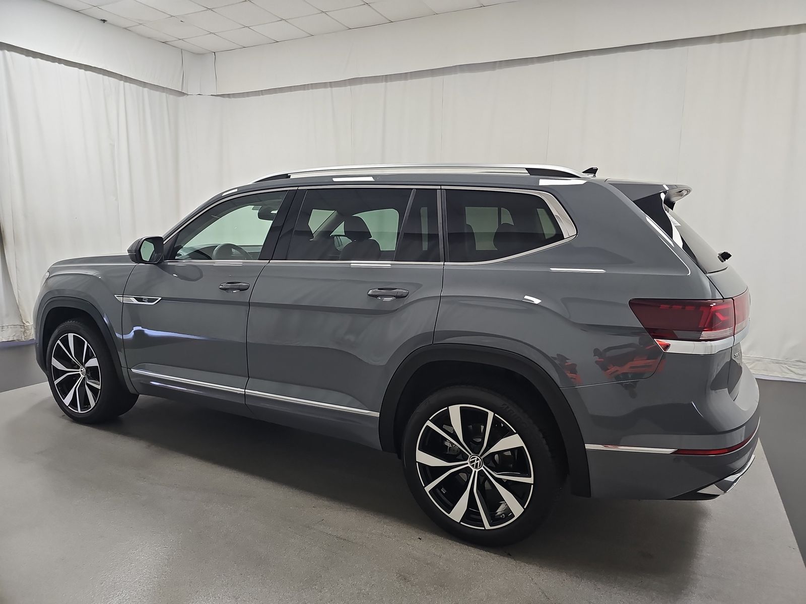 2025 Volkswagen Atlas 2.0T SEL Premium R-Line AWD