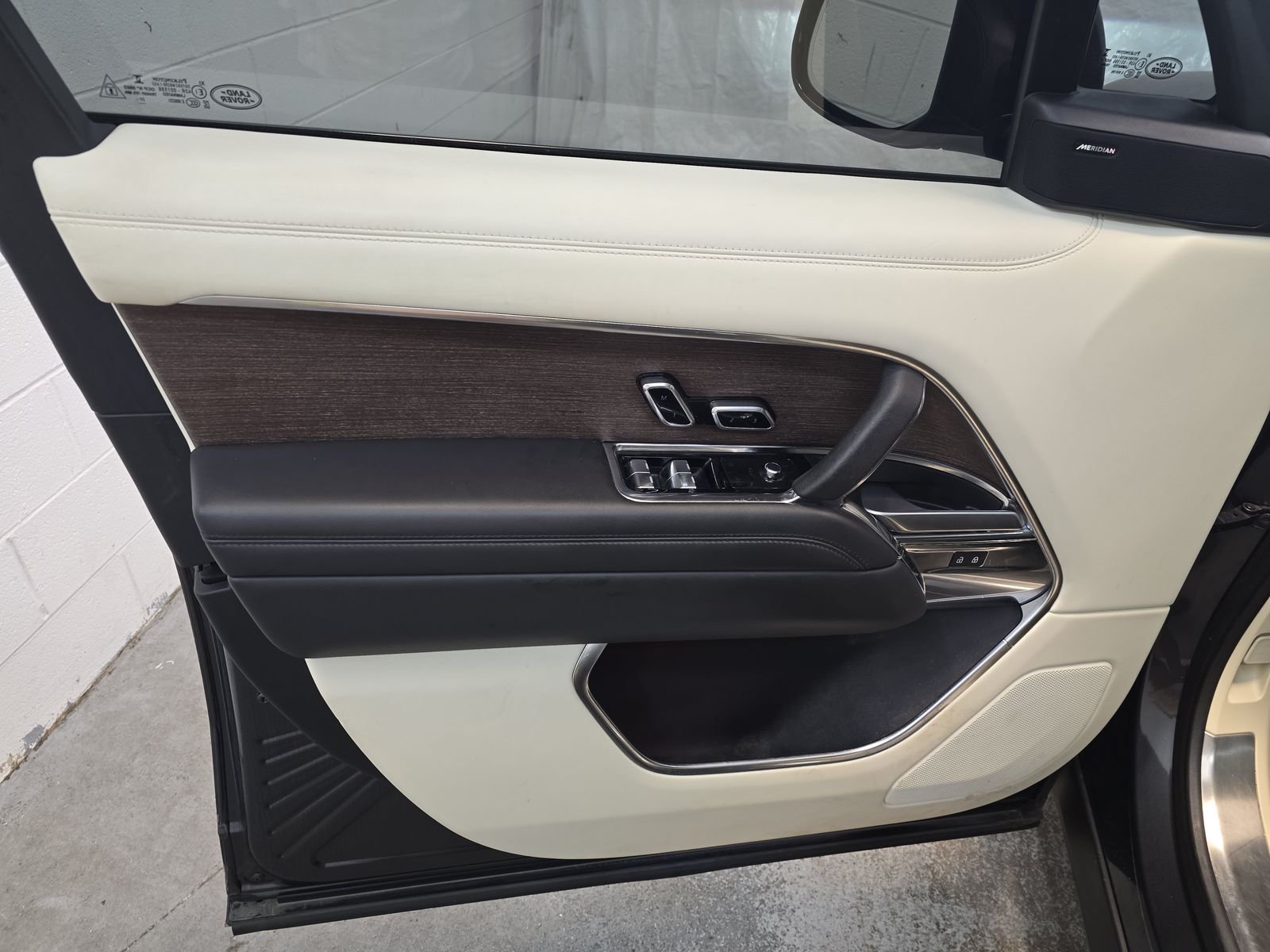 2023 Land Rover Range Rover SE LWB AWD
