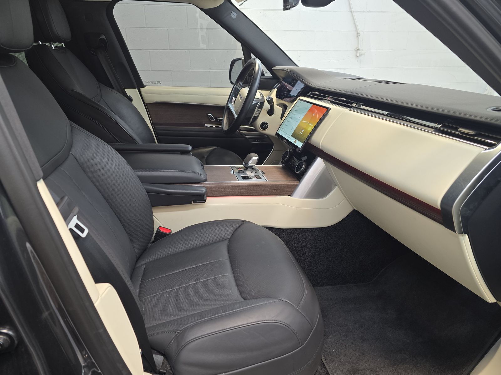 2023 Land Rover Range Rover SE LWB AWD