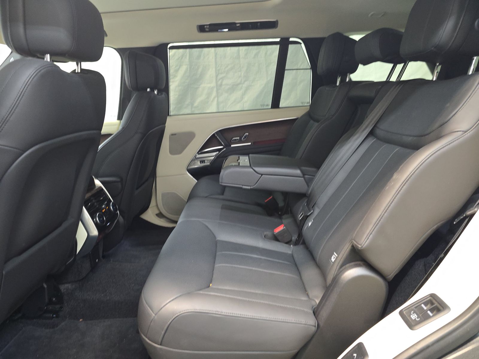 2023 Land Rover Range Rover SE LWB AWD
