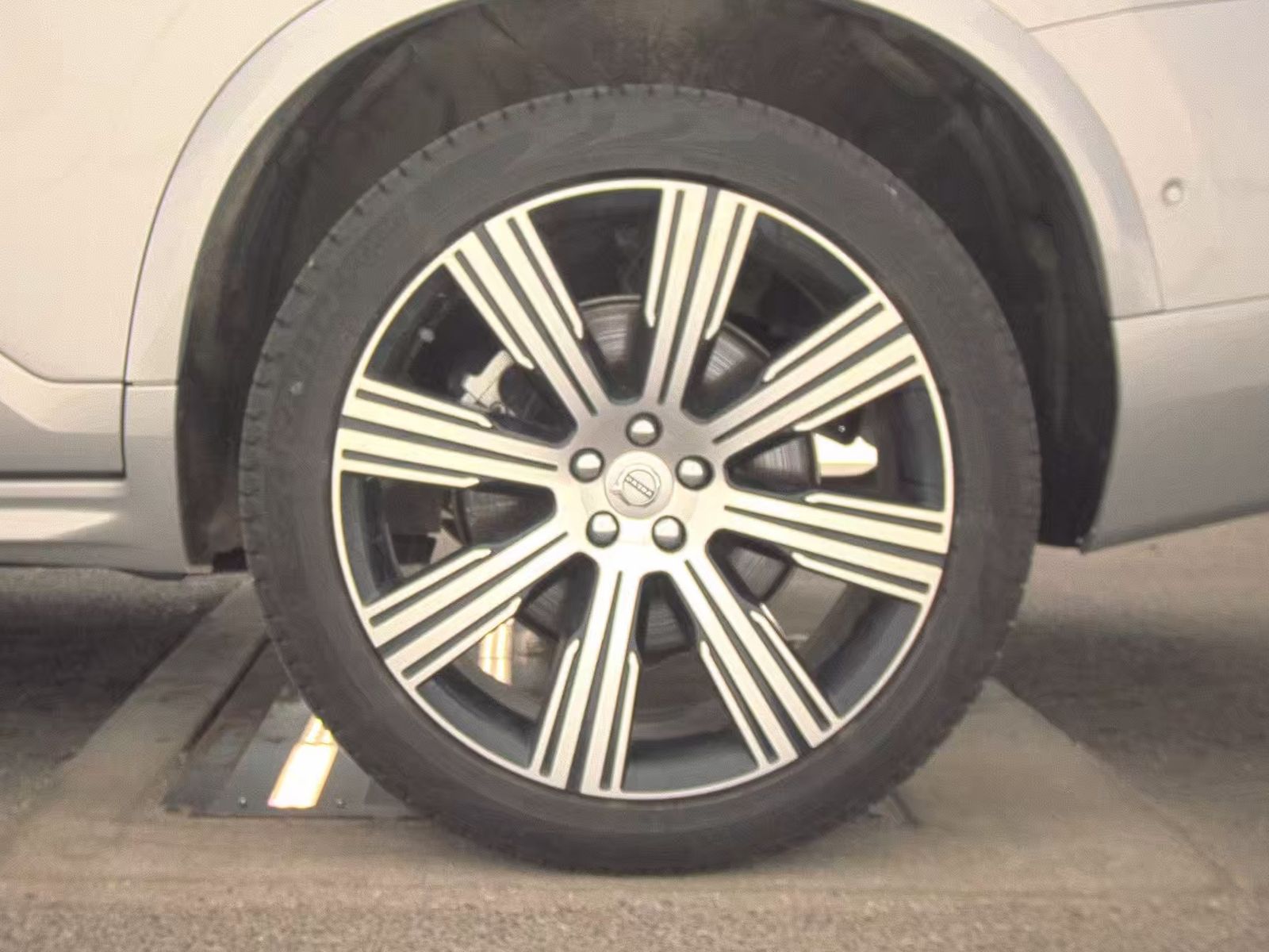 2024 Volvo XC90 B5 Plus AWD