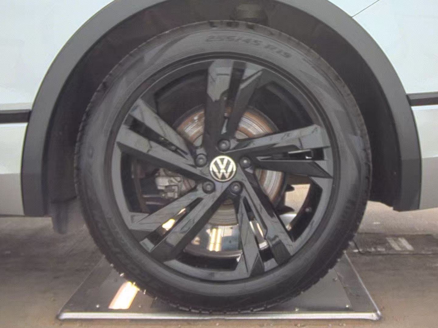 2024 Volkswagen Tiguan 2.0T SE R-Line Black FWD