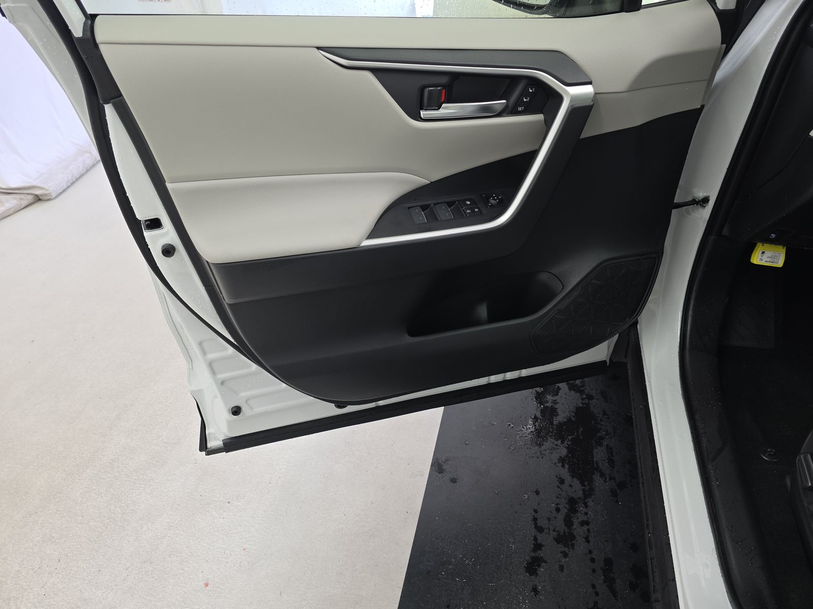 2025 Toyota RAV4 Hybrid XLE Premium AWD