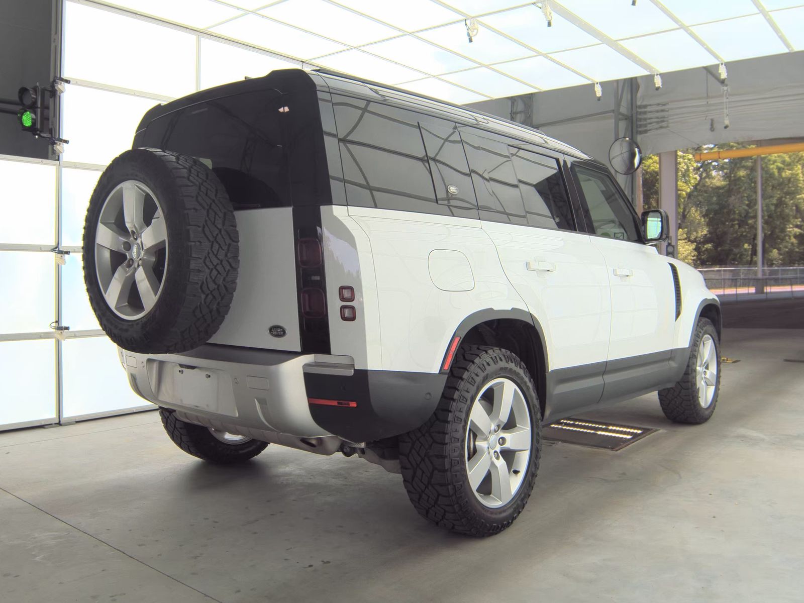 2022 Land Rover Defender 110 SE AWD