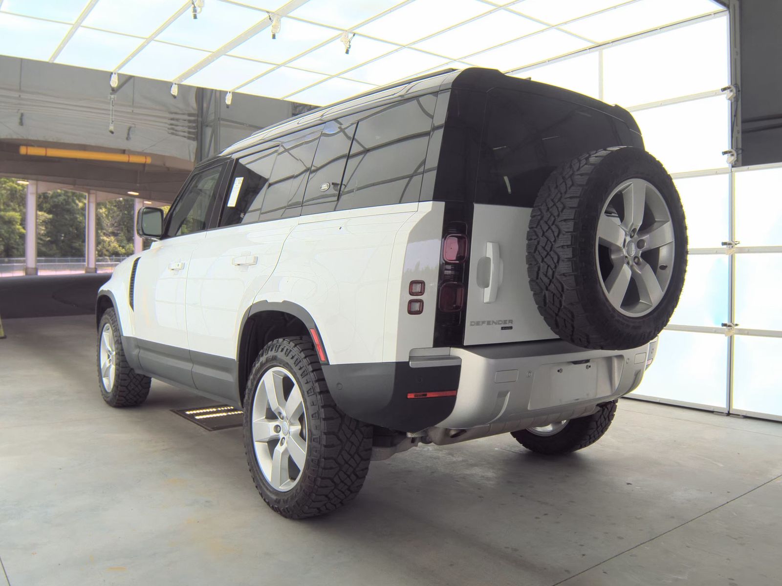 2022 Land Rover Defender 110 SE AWD