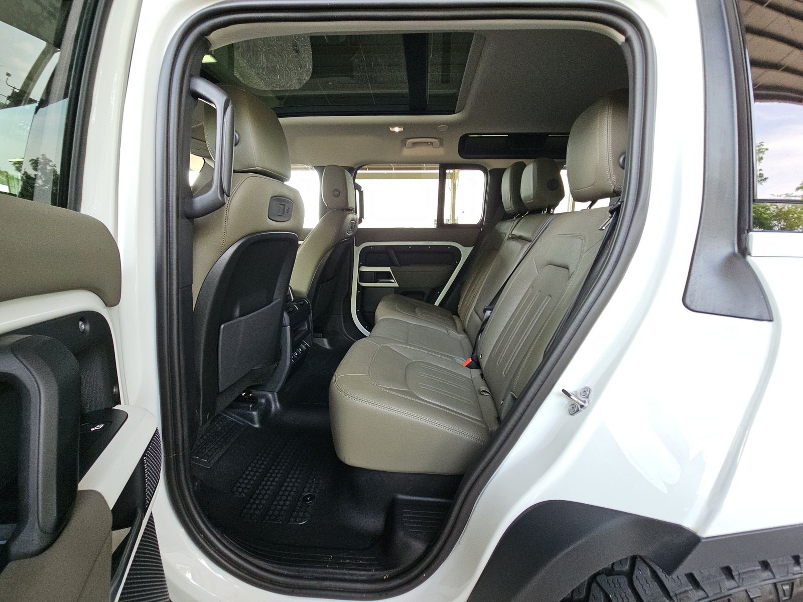 2022 Land Rover Defender 110 SE AWD