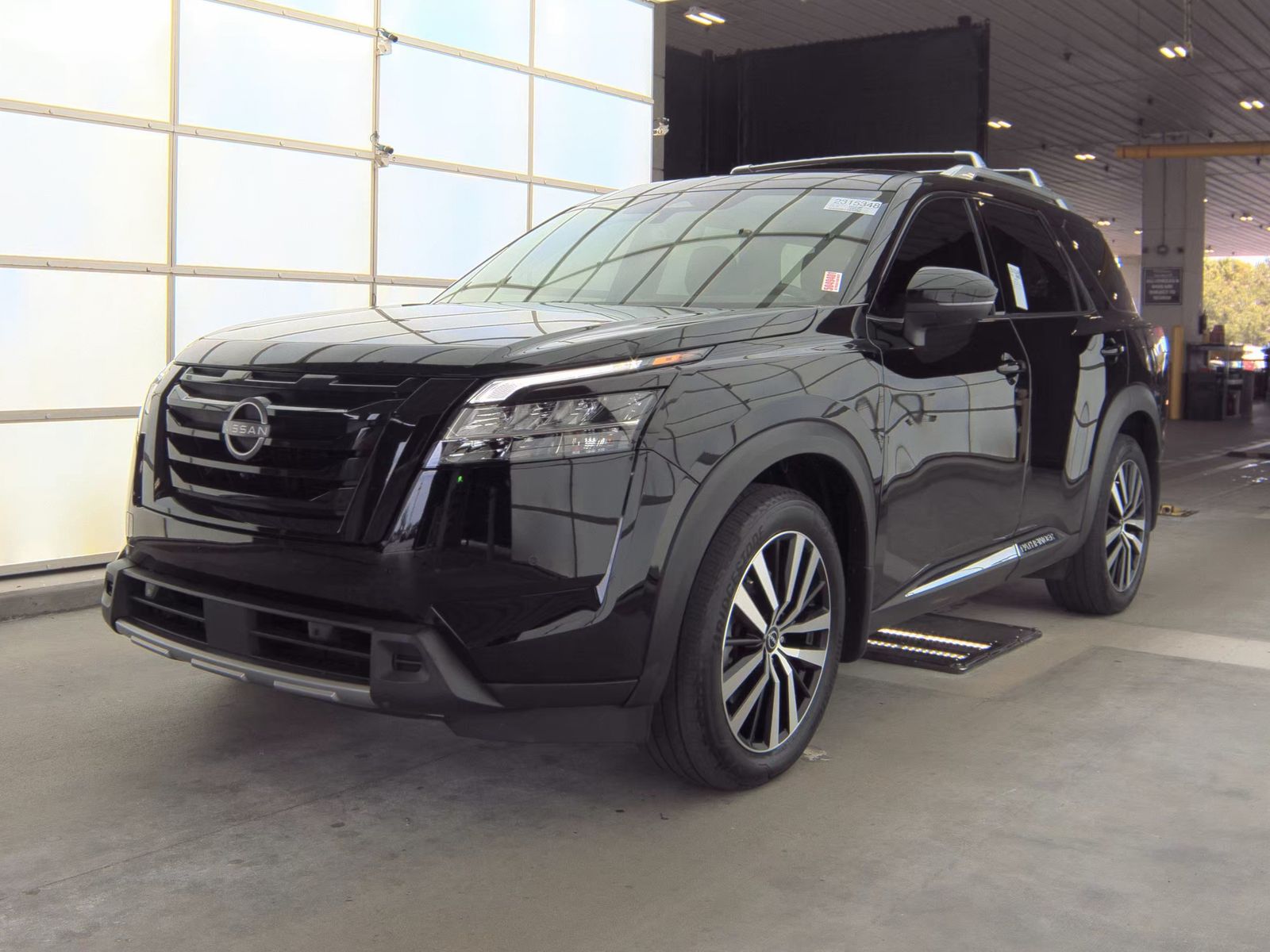 2024 Nissan Pathfinder Platinum FWD
