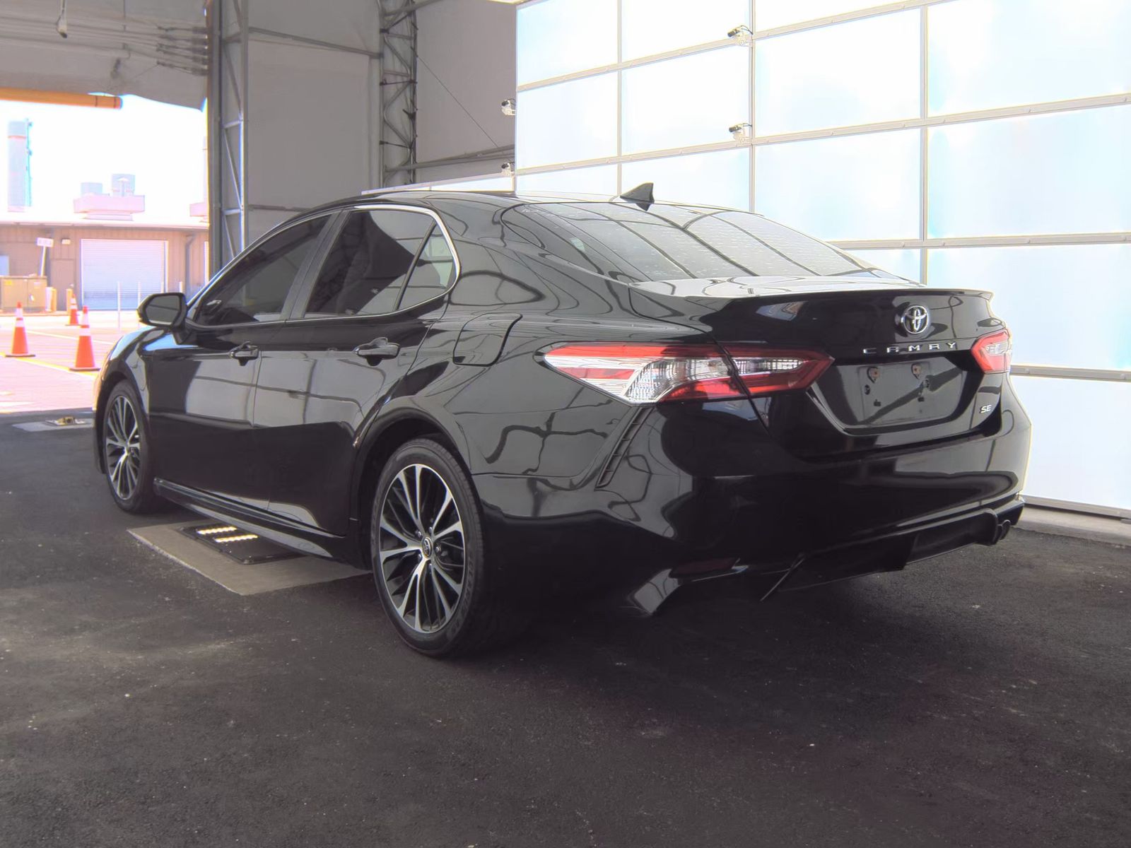 2020 Toyota Camry SE FWD