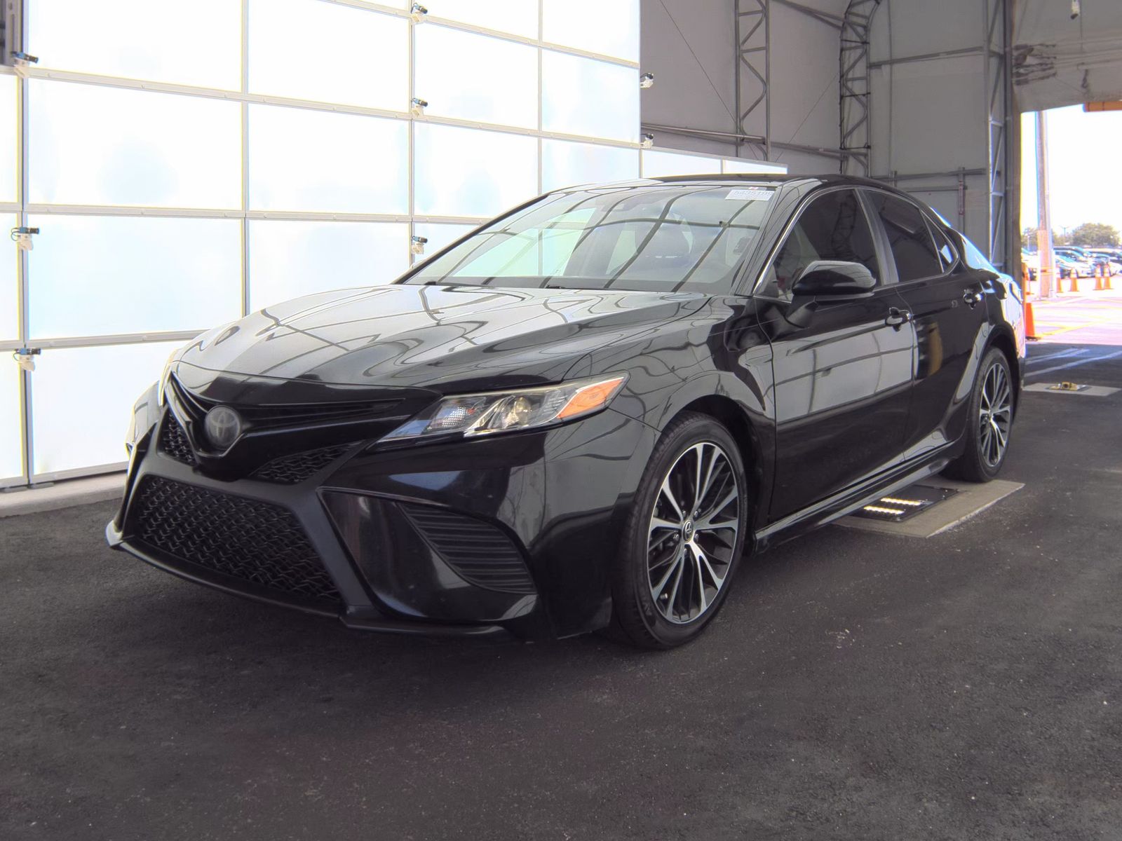 2020 Toyota Camry SE FWD