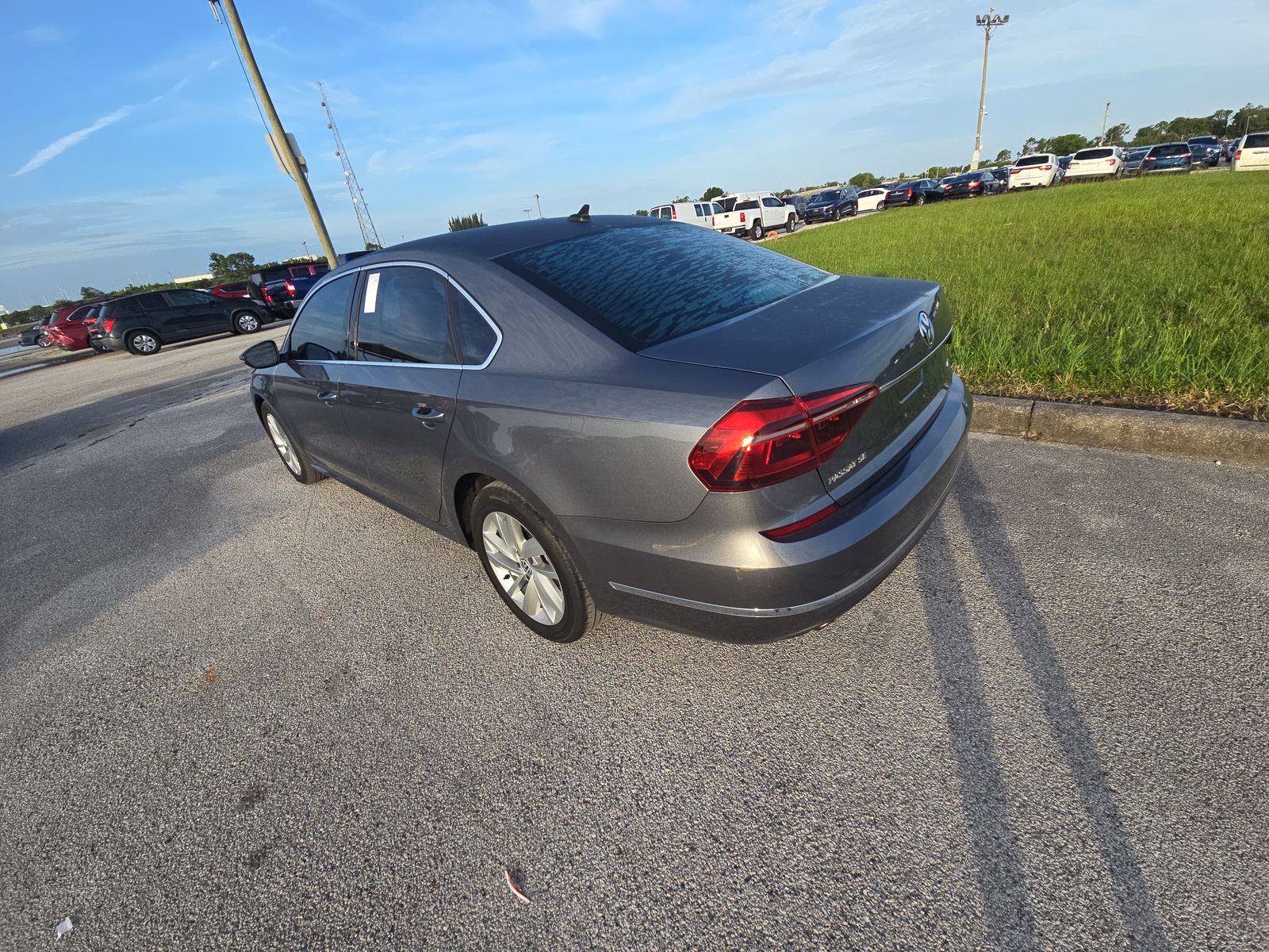 2018 Volkswagen Passat 2.0T SE FWD