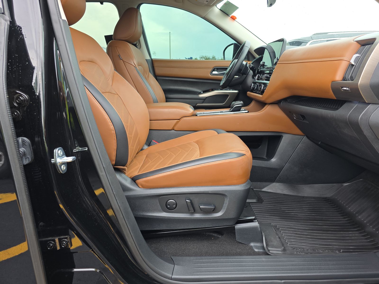 2024 Nissan Pathfinder Platinum FWD