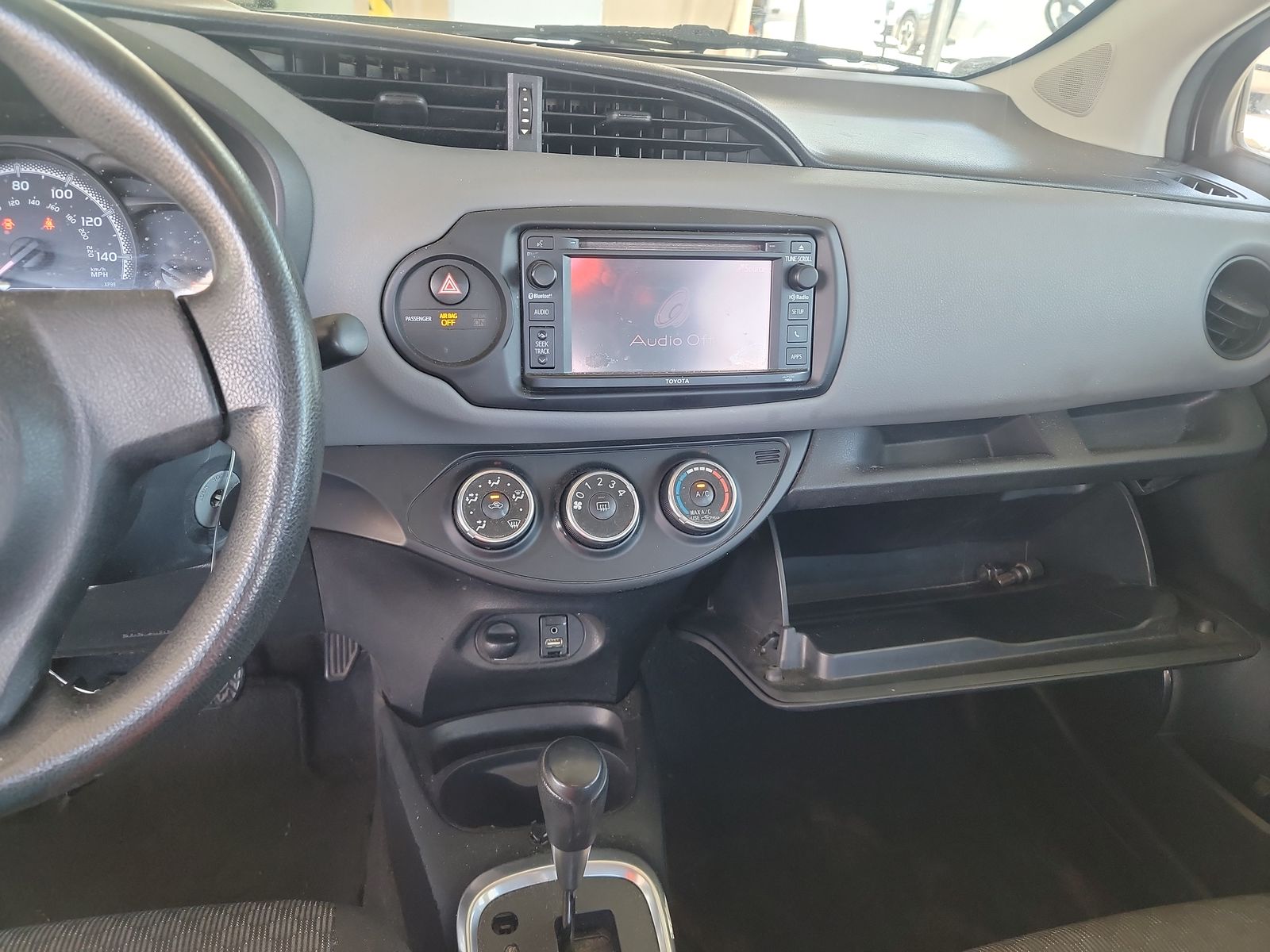 2015 Toyota Yaris L FWD