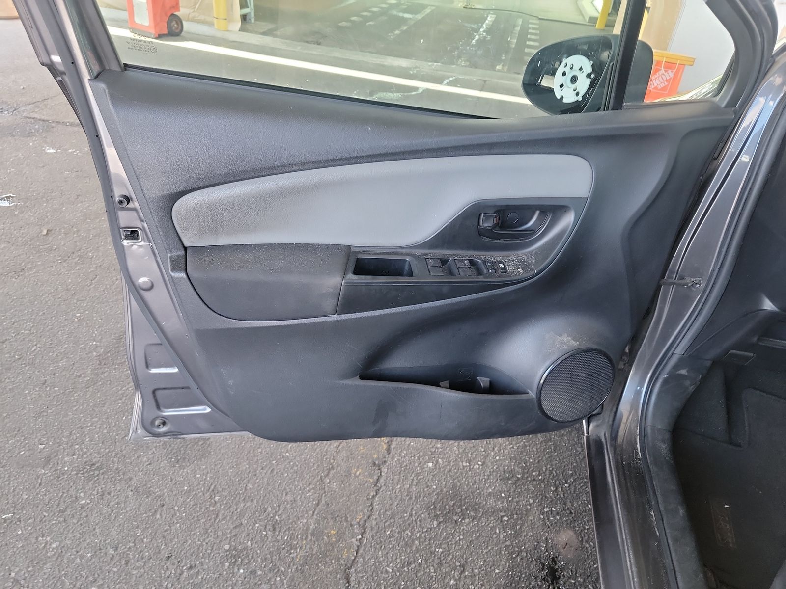 2015 Toyota Yaris L FWD