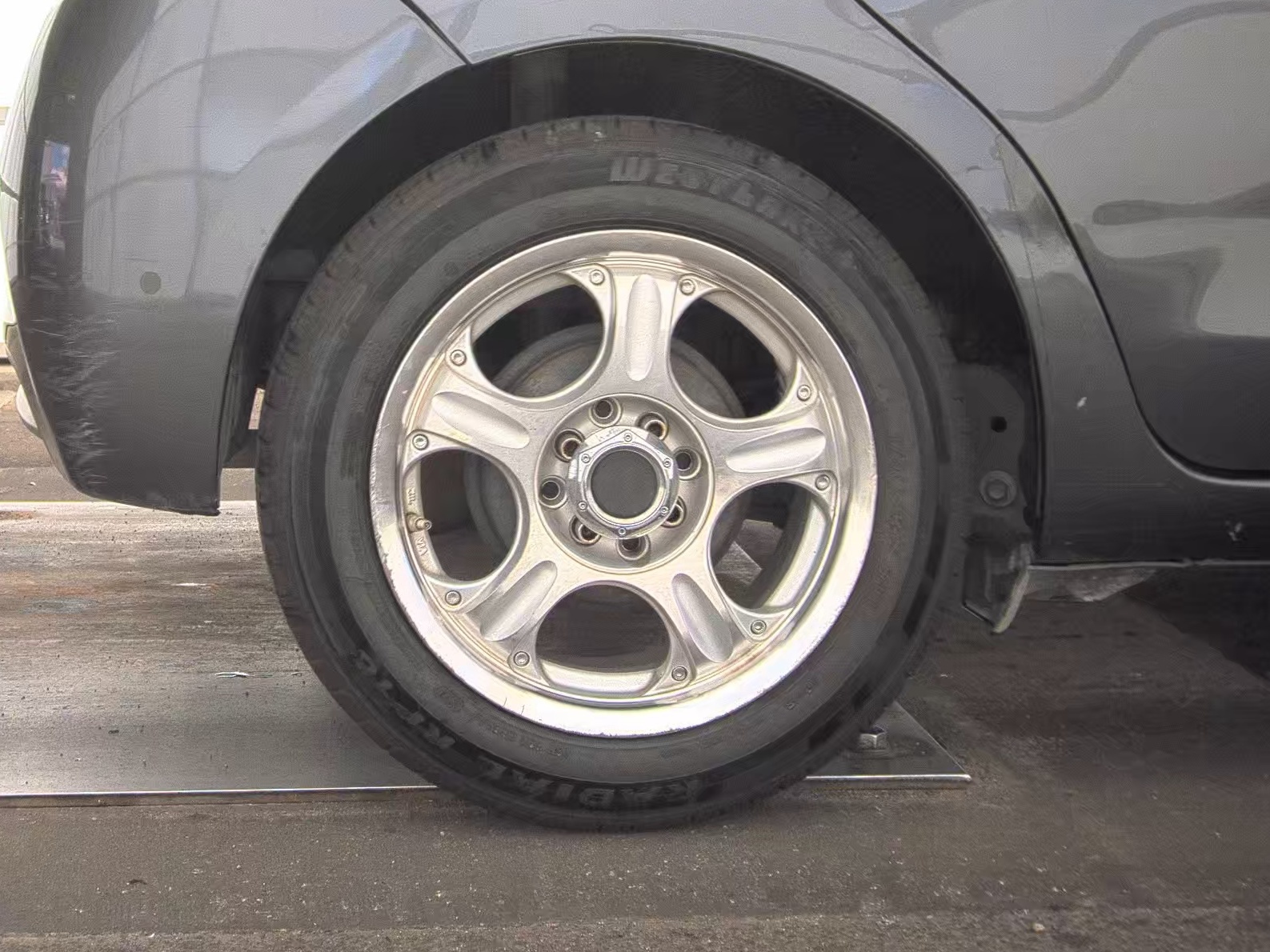 2015 Toyota Yaris L FWD