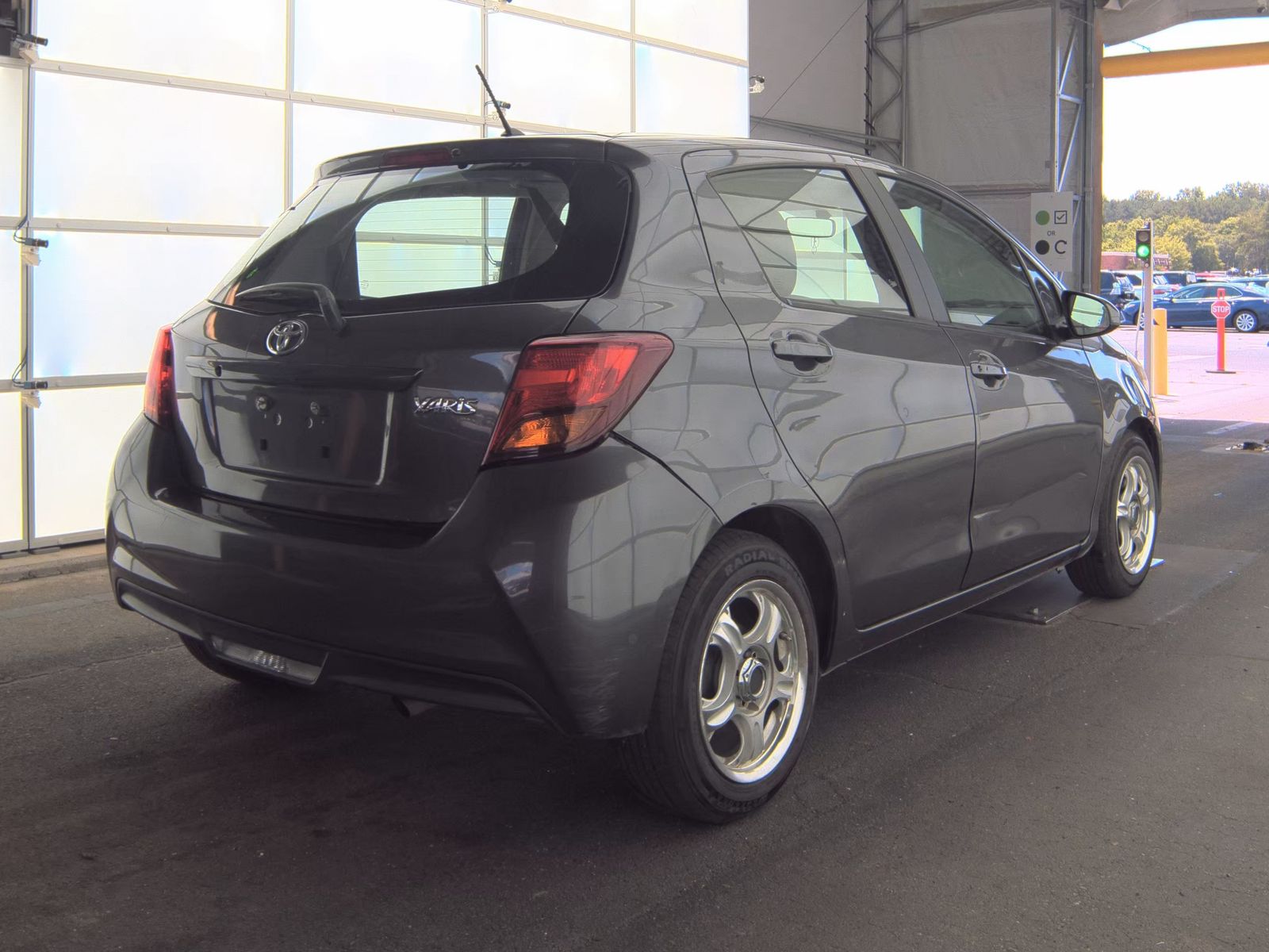 2015 Toyota Yaris L FWD