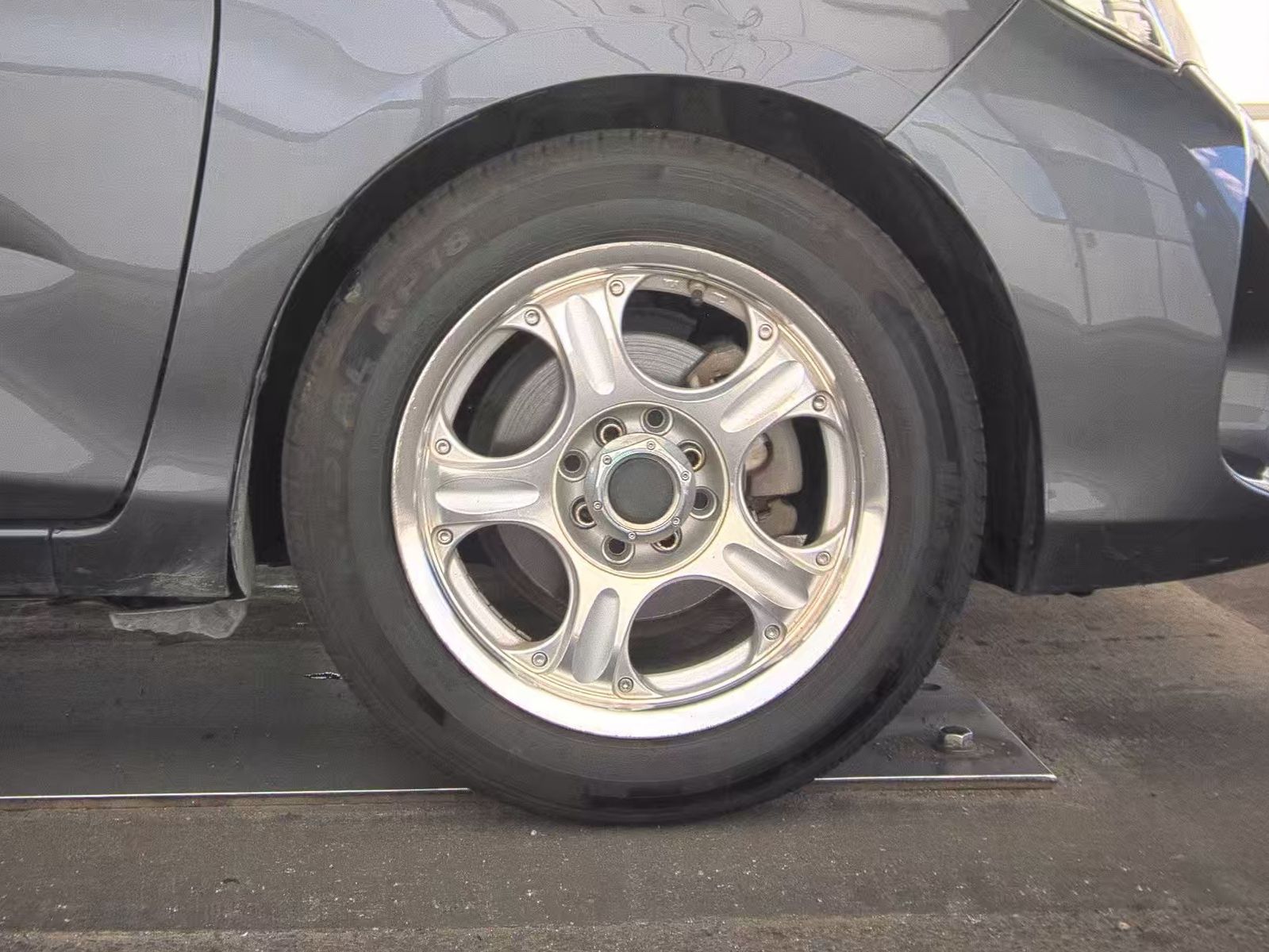 2015 Toyota Yaris L FWD