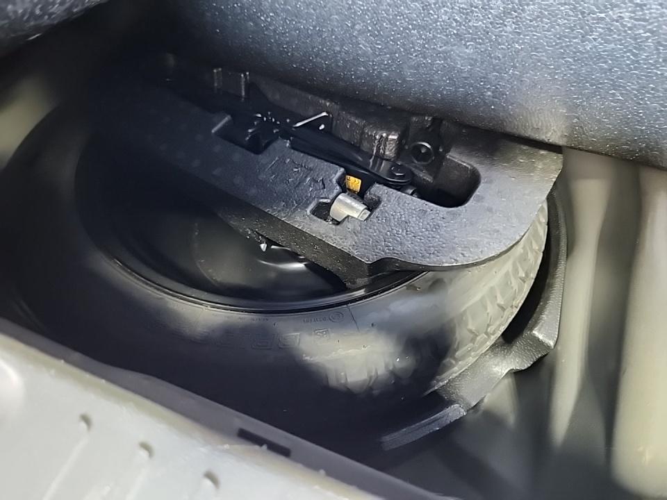2012 Toyota Prius v Five FWD