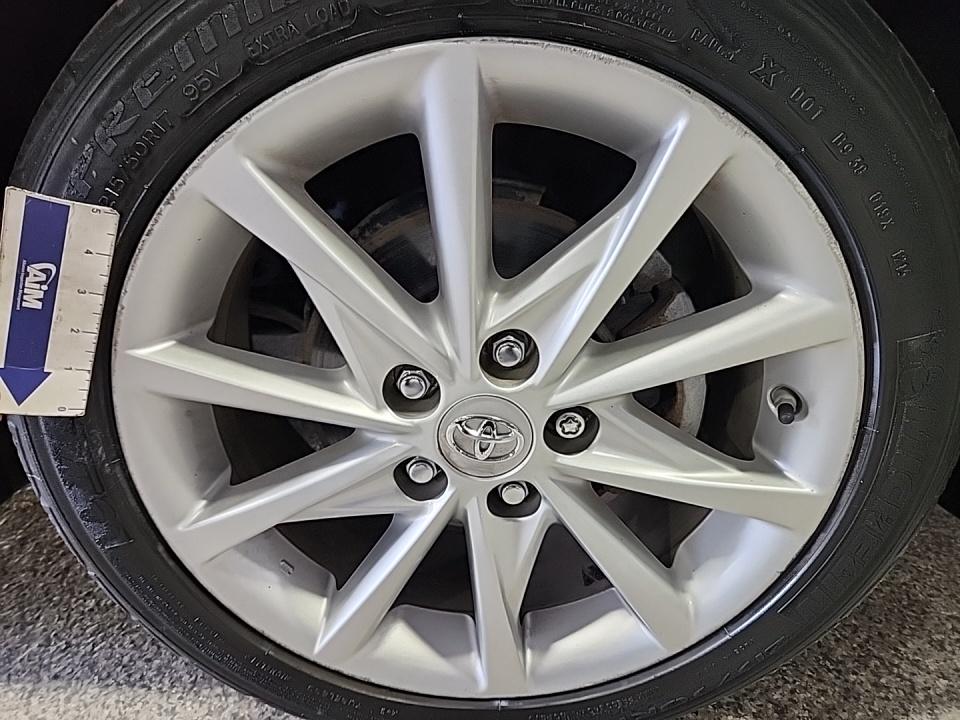 2012 Toyota Prius v Five FWD