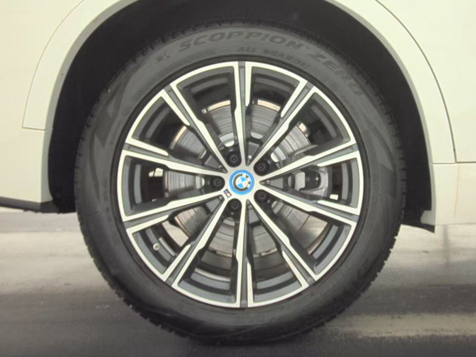 2025 BMW X5 xDrive50e AWD