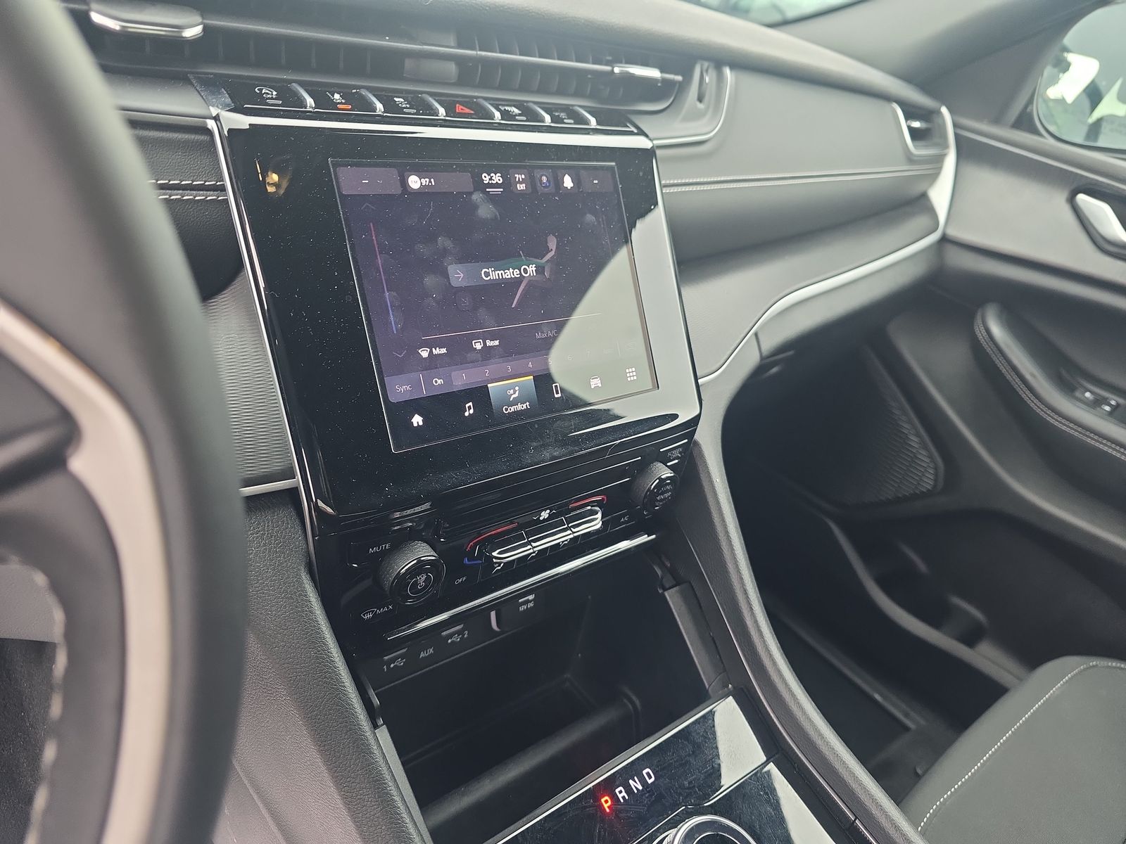 2024 Jeep Grand Cherokee Laredo RWD