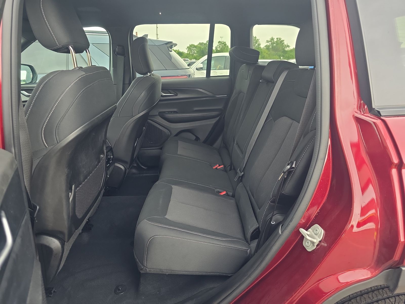 2024 Jeep Grand Cherokee Laredo RWD