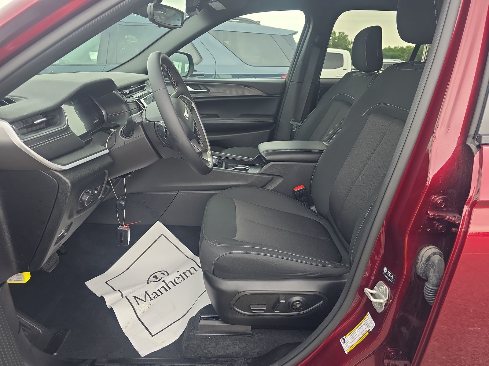 2024 Jeep Grand Cherokee Laredo RWD