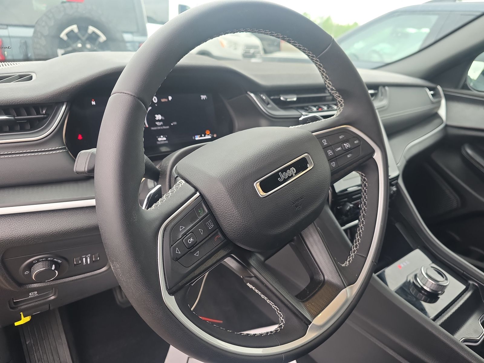 2024 Jeep Grand Cherokee Laredo RWD