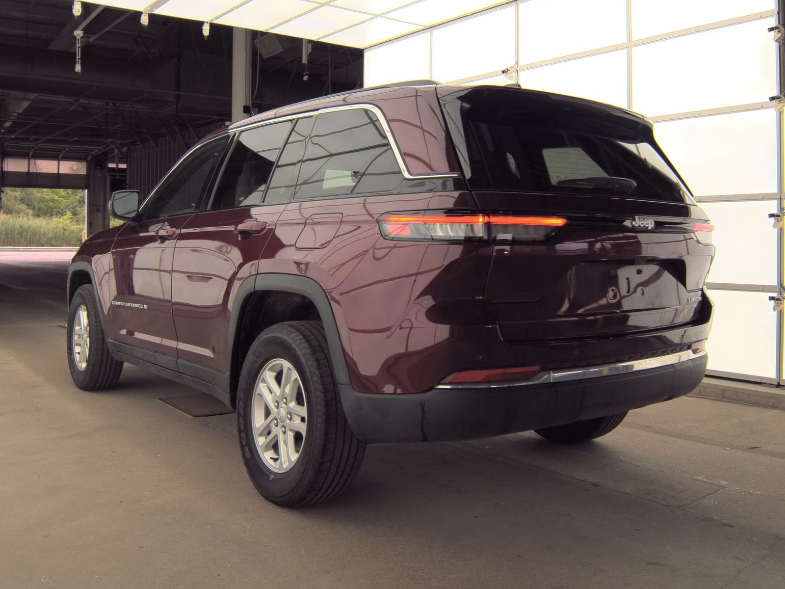 2024 Jeep Grand Cherokee Laredo RWD