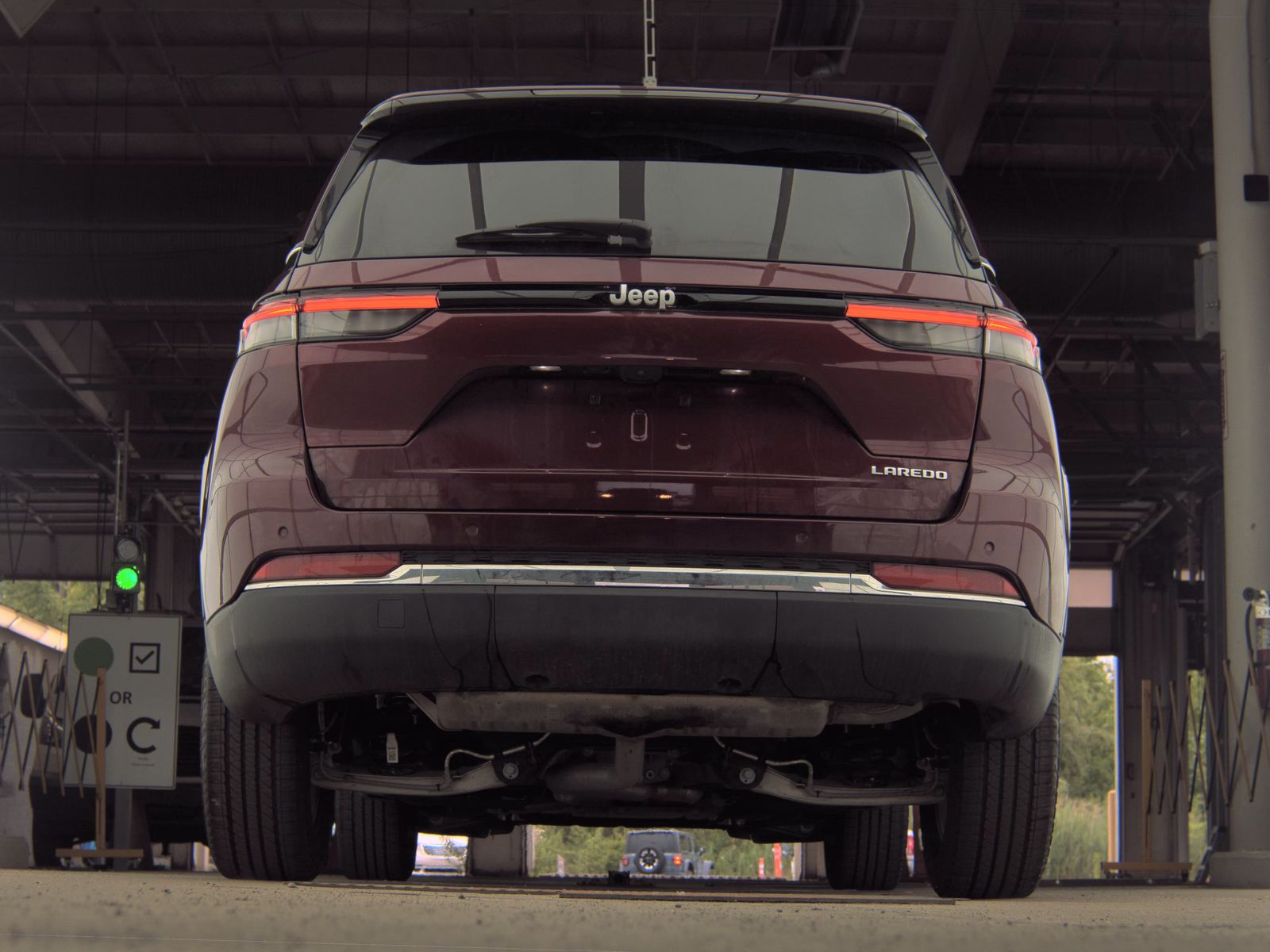 2024 Jeep Grand Cherokee Laredo RWD