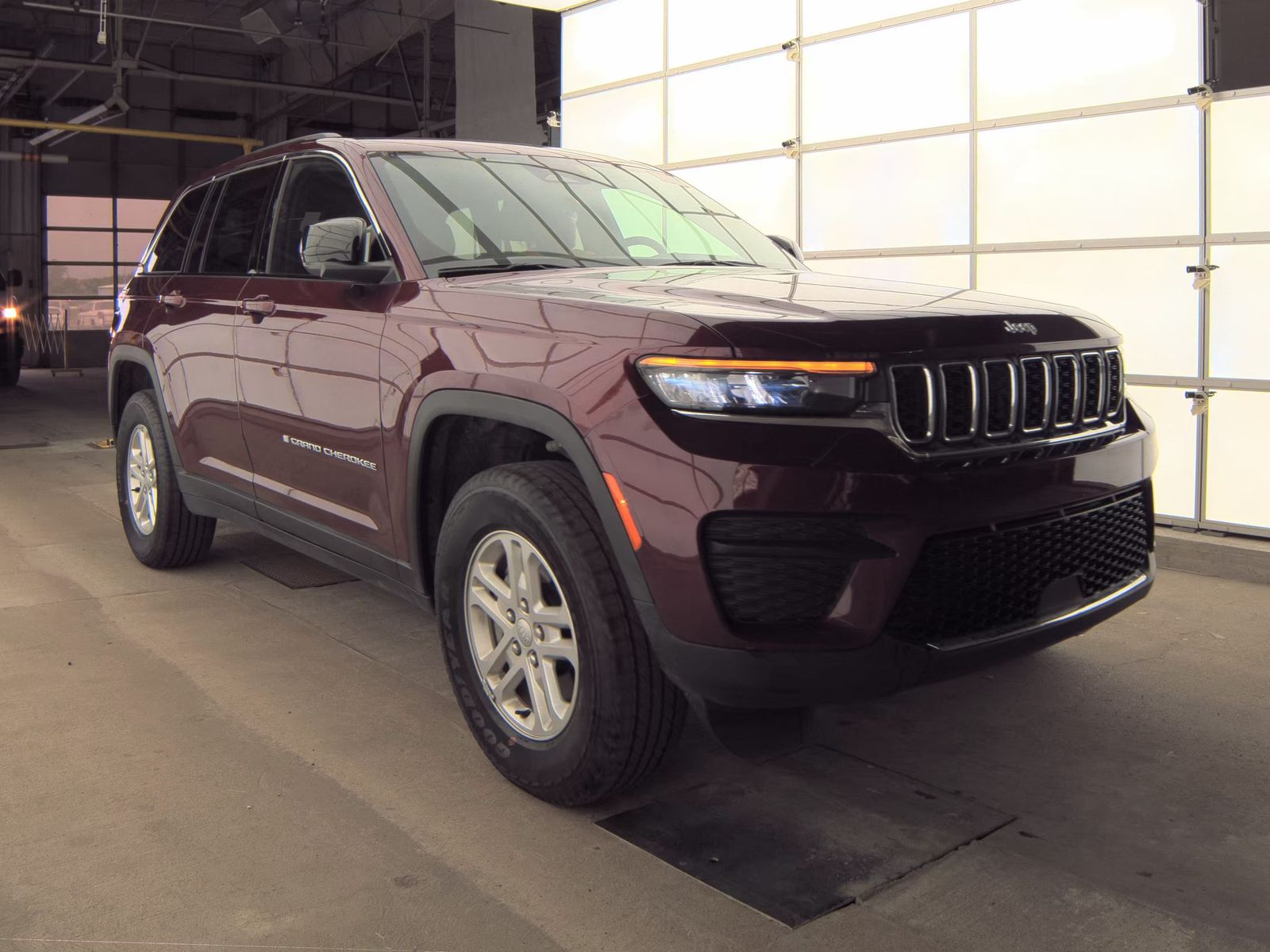 2024 Jeep Grand Cherokee Laredo RWD