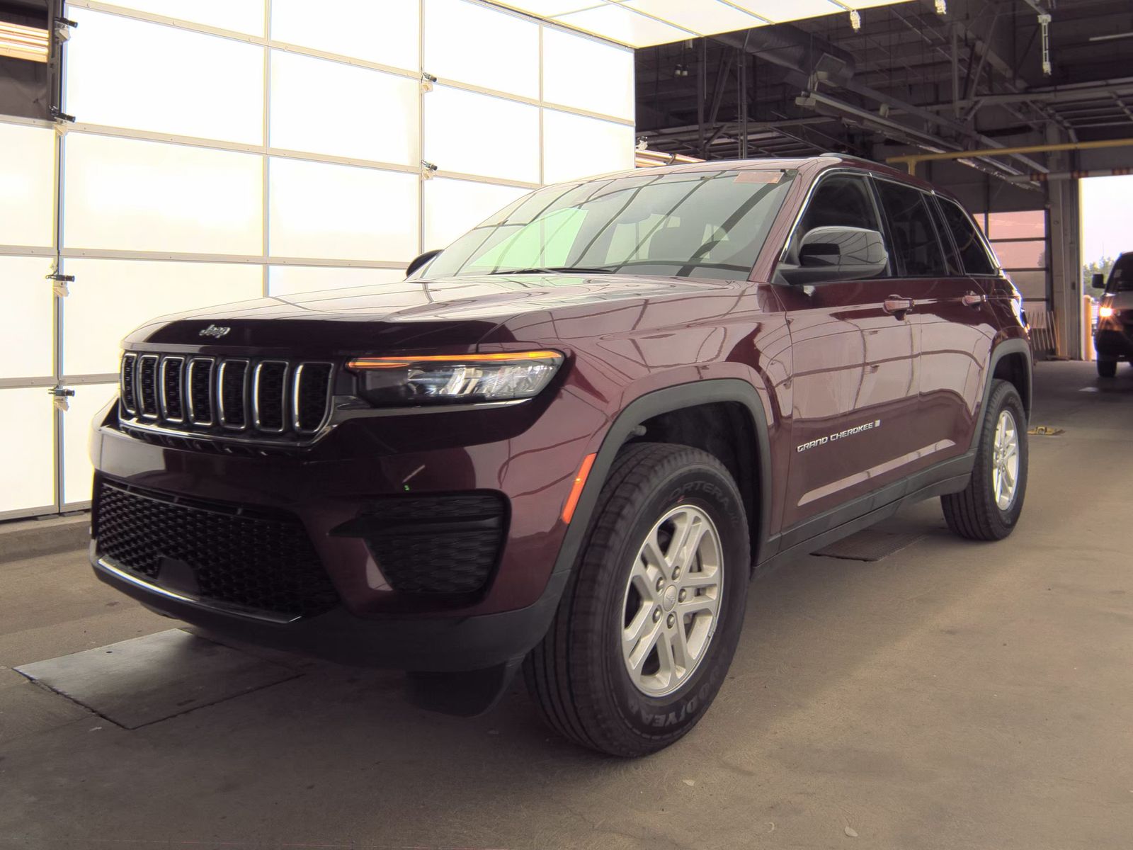 2024 Jeep Grand Cherokee Laredo RWD